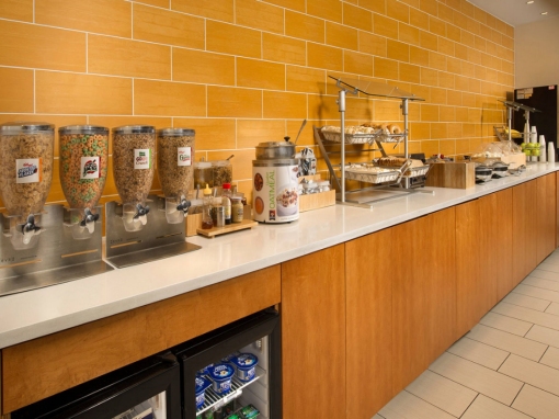Imagen del bar/restaurante del Hotel Springhill Suites Alexandria. Foto 8