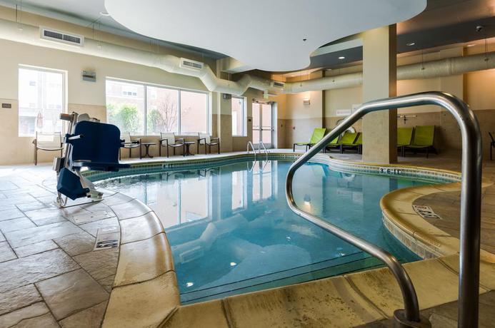Imagen de la piscina del Hotel Springhill Suites Birmingham Downtown At Uab. Foto 10