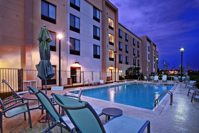 Imagen de la piscina del Hotel Springhill Suites By Marriott Baton Rouge North/airport. Foto 20