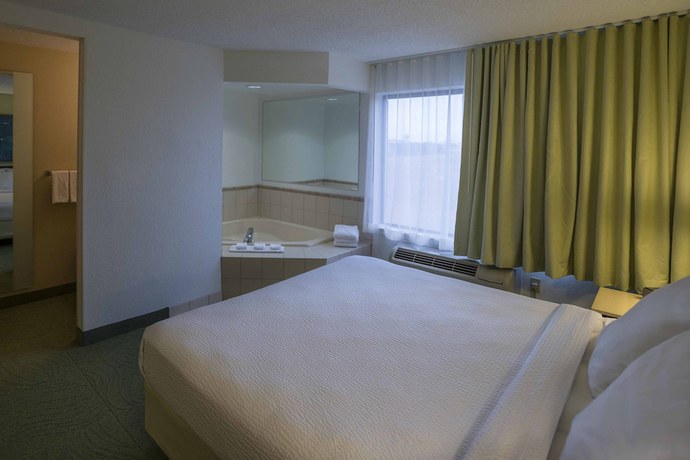 Imagen de la habitación del Hotel Springhill Suites By Marriott Bolingbrook. Foto 9