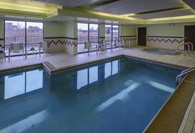 Imagen de la piscina del Hotel Springhill Suites By Marriott Bolingbrook. Foto 20