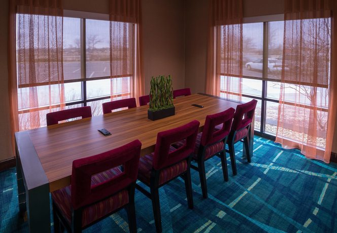 Imagen de los interiores del Hotel Springhill Suites By Marriott Bolingbrook. Foto 16