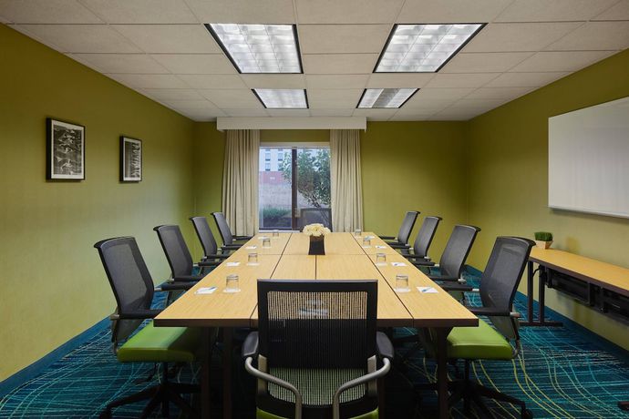 Imagen de los interiores del Hotel Springhill Suites By Marriott Bolingbrook. Foto 17
