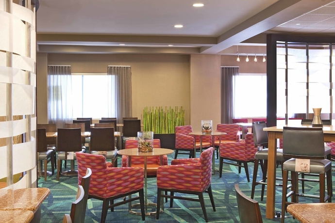 Imagen del bar/restaurante del Hotel Springhill Suites By Marriott Boston Peabody. Foto 3
