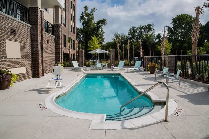 Imagen de la piscina del Hotel Springhill Suites By Marriott Charleston Mount Pleasant. Foto 14