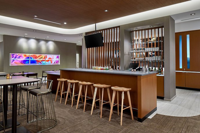 Imagen del bar/restaurante del Hotel Springhill Suites By Marriott Charlotte At Carowinds. Foto 2