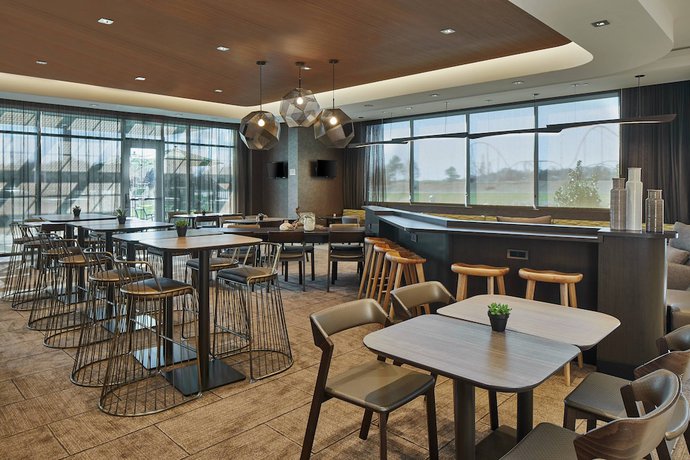 Imagen del bar/restaurante del Hotel Springhill Suites By Marriott Charlotte At Carowinds. Foto 3