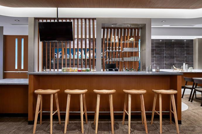 Imagen del bar/restaurante del Hotel Springhill Suites By Marriott Charlotte At Carowinds. Foto 4