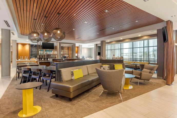 Imagen de los interiores del Hotel Springhill Suites By Marriott Charlotte Southwest. Foto 15