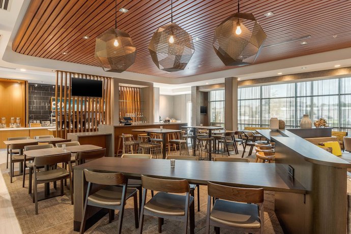 Imagen del bar/restaurante del Hotel Springhill Suites By Marriott Charlotte Southwest. Foto 5