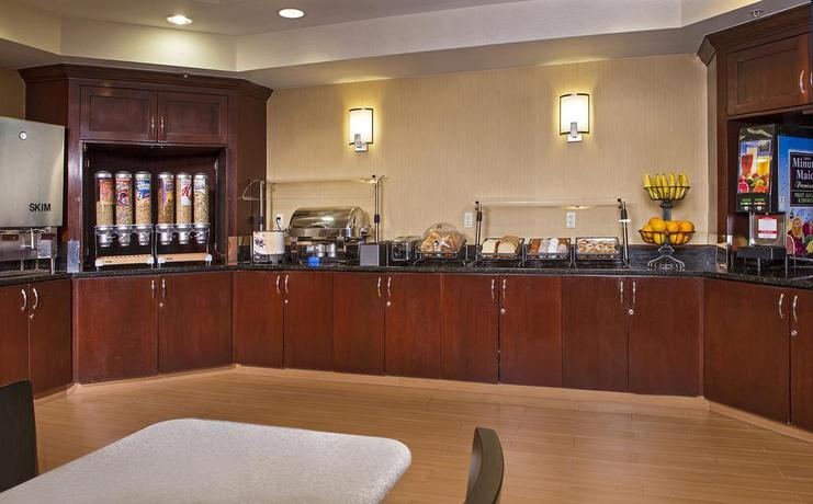 Imagen de los interiores del Hotel Springhill Suites By Marriott Charlotte Univ. Research Park. Foto 8