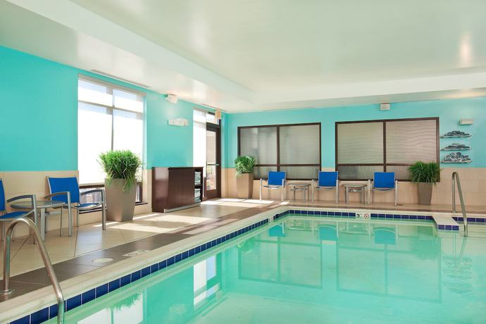 Imagen de la piscina del Hotel Springhill Suites By Marriott Chesapeake Greenbrier. Foto 18