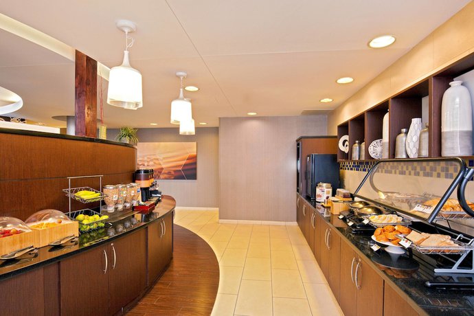 Imagen del bar/restaurante del Hotel Springhill Suites By Marriott Chesapeake Greenbrier. Foto 3