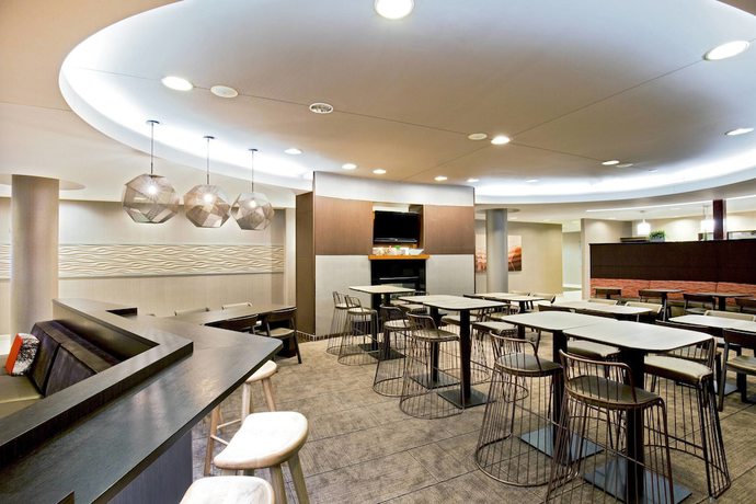 Imagen del bar/restaurante del Hotel Springhill Suites By Marriott Chesapeake Greenbrier. Foto 4