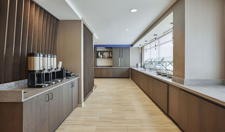 Imagen del bar/restaurante del Hotel Springhill Suites By Marriott Chicago Chinatown. Foto 3