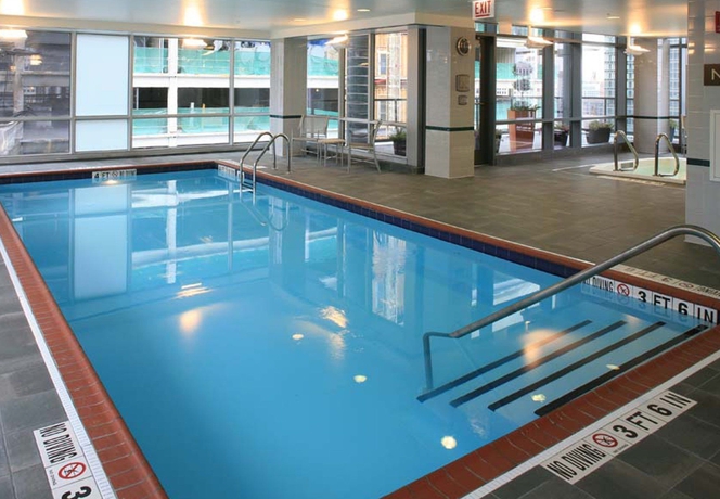 Imagen de la piscina del Hotel Springhill Suites By Marriott Chicago Downtown/ River North. Foto 14
