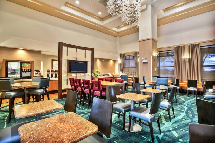 Imagen del bar/restaurante del Hotel Springhill Suites By Marriott Chicago Elmhurst/oakbrook Area. Foto 4