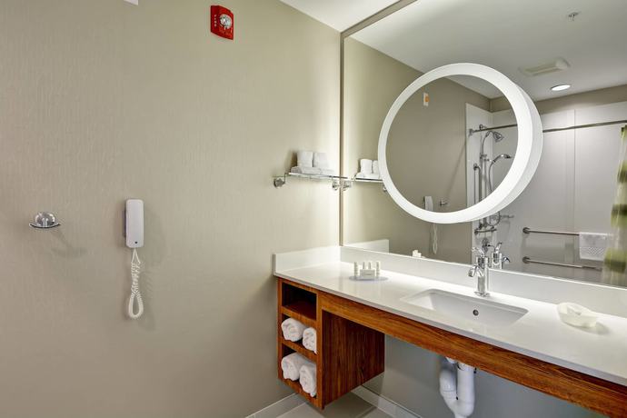 Imagen de la piscina del Hotel Springhill Suites By Marriott Cincinnati Airport South. Foto 16