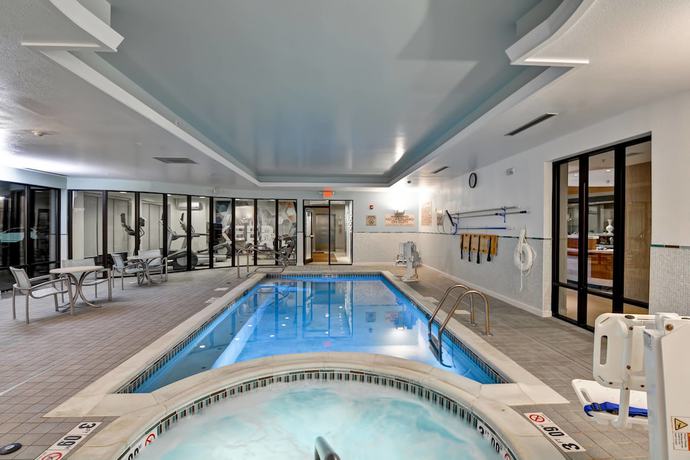 Imagen de la piscina del Hotel Springhill Suites By Marriott Cincinnati Airport South. Foto 19