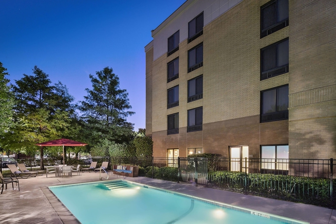 Imagen de la piscina del Hotel Springhill Suites By Marriott Dallas Addison/quorum Drive. Foto 19