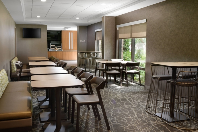 Imagen del bar/restaurante del Hotel Springhill Suites By Marriott Dallas Addison/quorum Drive. Foto 6