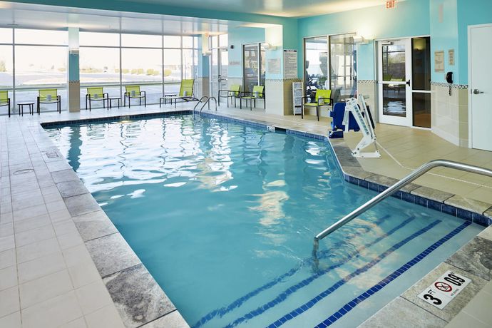 Imagen de la piscina del Hotel Springhill Suites By Marriott Dayton Beavercreek. Foto 20