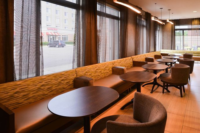 Imagen del bar/restaurante del Hotel Springhill Suites By Marriott Detroit Metro Airport Romulus. Foto 2