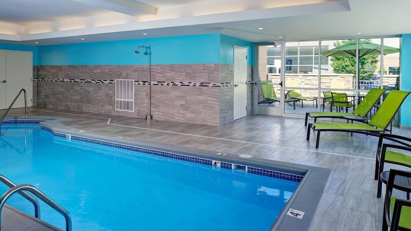 Imagen de la piscina del Hotel Springhill Suites By Marriott Detroit Wixom. Foto 12