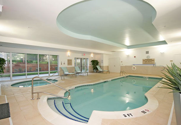 Imagen de la piscina del Hotel Springhill Suites By Marriott Durham Chapel Hill. Foto 12