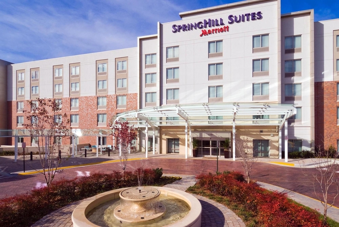 Imagen de los exteriores del Hotel Springhill Suites By Marriott Fairfax Fair Oaks. Foto 11
