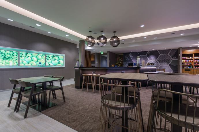 Imagen del bar/restaurante del Hotel Springhill Suites By Marriott Gallup. Foto 2