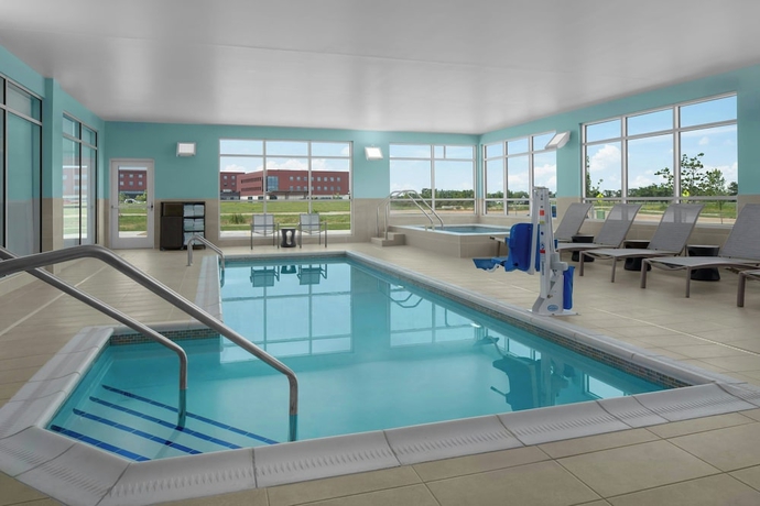 Imagen de la piscina del Hotel Springhill Suites By Marriott Grand Island. Foto 16