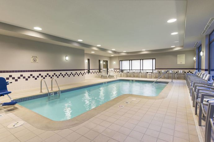 Imagen de la piscina del Hotel Springhill Suites By Marriott Grand Rapids North. Foto 12