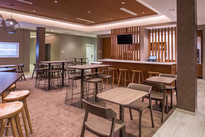 Imagen del bar/restaurante del Hotel Springhill Suites By Marriott Greensboro Airport. Foto 3
