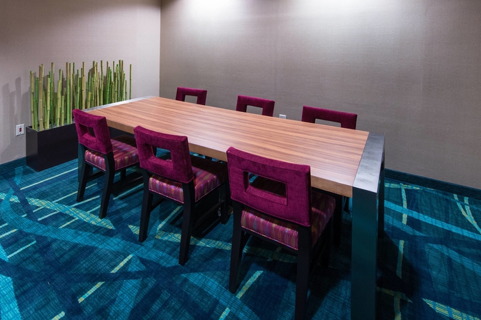 Imagen del bar/restaurante del Hotel Springhill Suites By Marriott Greensboro. Foto 5