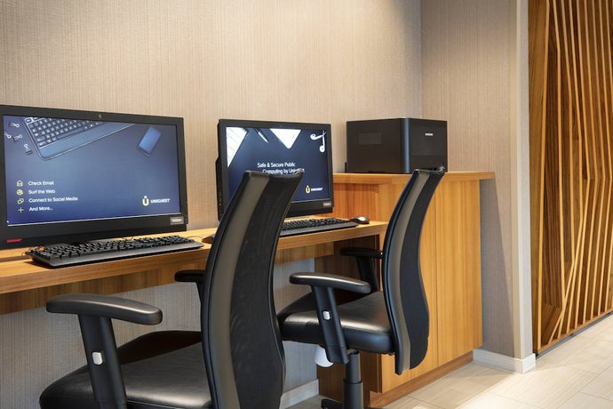 Imagen de los interiores del Hotel Springhill Suites By Marriott Hampton Portsmouth. Foto 16