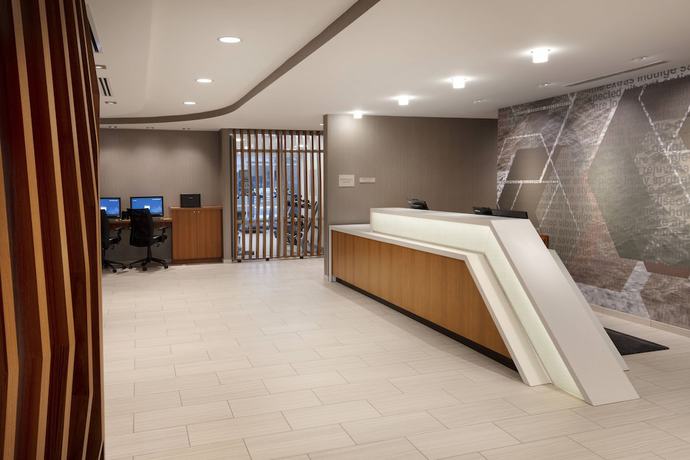 Imagen de los interiores del Hotel Springhill Suites By Marriott Hampton Portsmouth. Foto 17