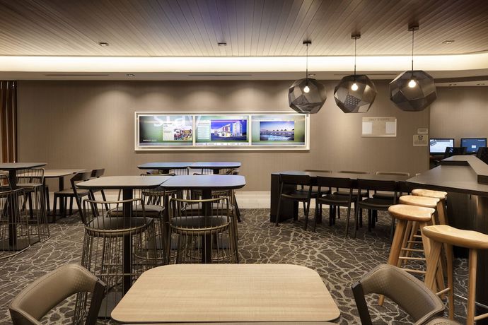 Imagen de los interiores del Hotel Springhill Suites By Marriott Hampton Portsmouth. Foto 18