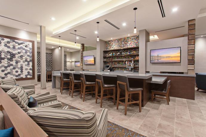 Imagen del bar/restaurante del Hotel Springhill Suites By Marriott Huntington Beach Ora. Foto 4