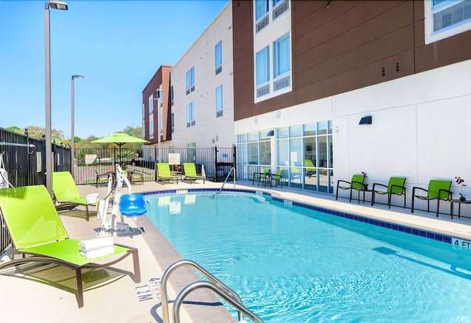 Imagen de la piscina del Hotel Springhill Suites By Marriott Jackson. Foto 15