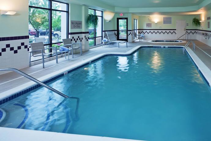Imagen de la piscina del Hotel Springhill Suites By Marriott Lansing. Foto 12