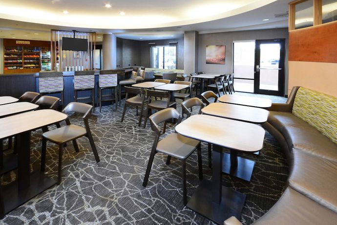 Imagen del bar/restaurante del Hotel Springhill Suites By Marriott Lynchburg Airport/university Area. Foto 2
