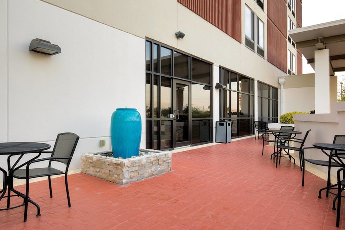 Imagen de los exteriores del Hotel Springhill Suites By Marriott Mcallen Convention Center. Foto 11
