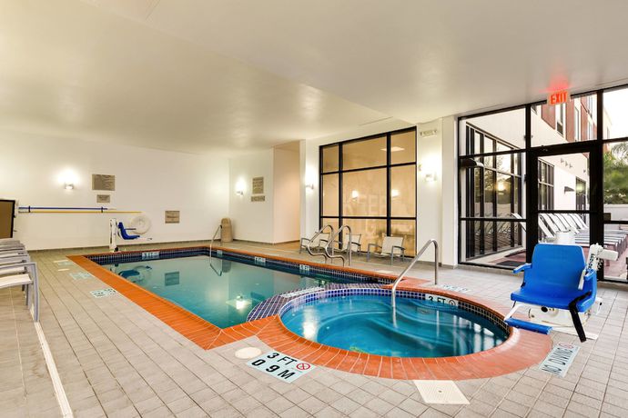 Imagen de la piscina del Hotel Springhill Suites By Marriott Mcallen Convention Center. Foto 15