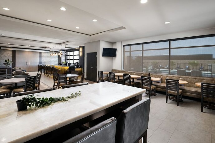 Imagen del bar/restaurante del Hotel Springhill Suites By Marriott Milpitas Silicon Valley. Foto 13