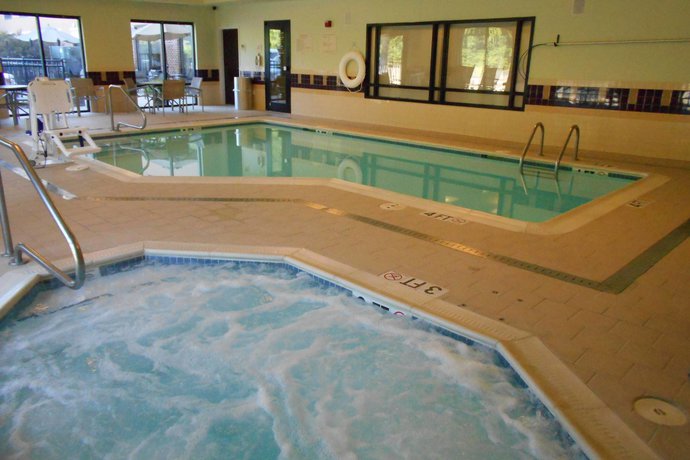 Imagen de la piscina del Hotel Springhill Suites By Marriott Morgantown. Foto 16