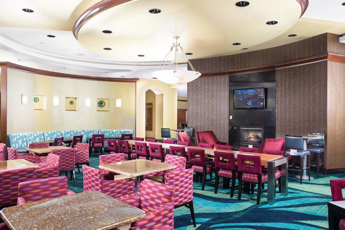 Imagen del bar/restaurante del Hotel Springhill Suites By Marriott Norfolk Virginia Beach. Foto 6