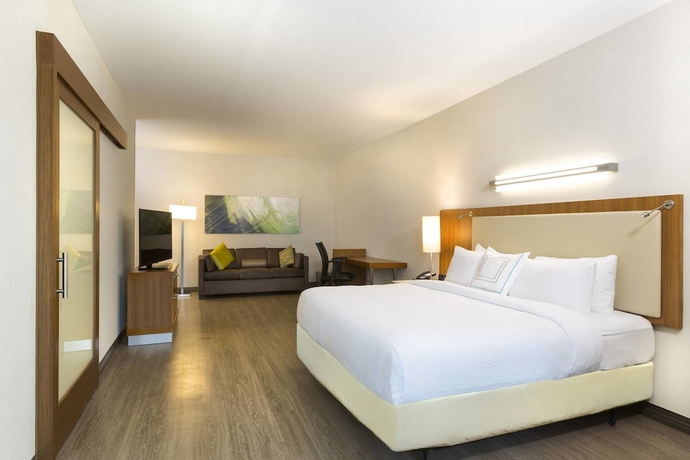 Imagen de la habitación del Hotel Springhill Suites By Marriott Orange Beach. Foto 7