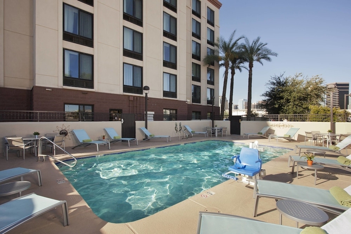 Imagen de la piscina del Hotel Springhill Suites By Marriott Phoenix Downtown. Foto 16