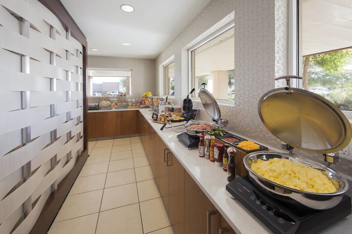 Imagen del bar/restaurante del Hotel Springhill Suites By Marriott Phoenix Glendale Peoria. Foto 3